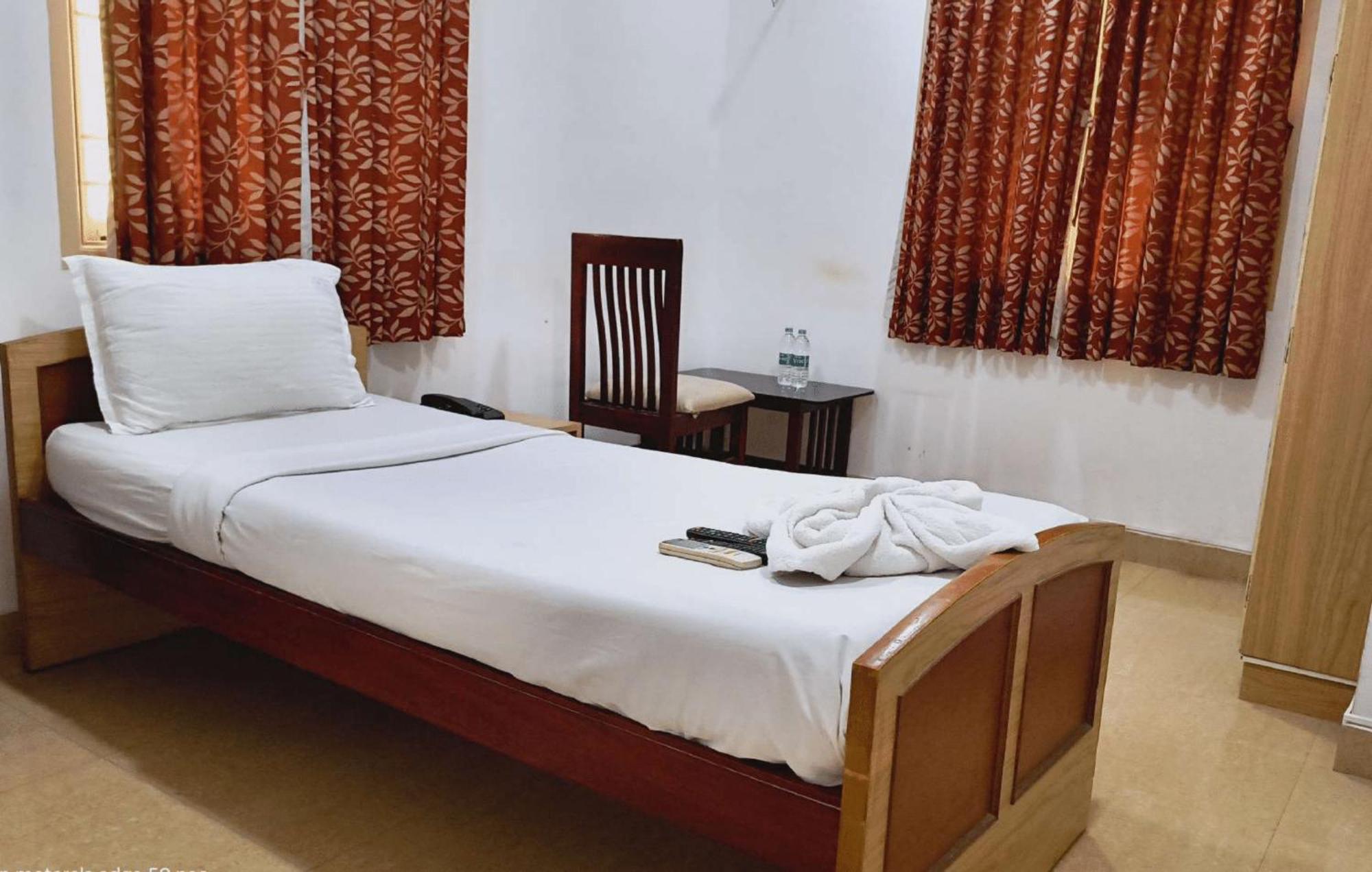 Swarna Sudarshan Service Apartment @ Adyar Chennai Exterior photo
